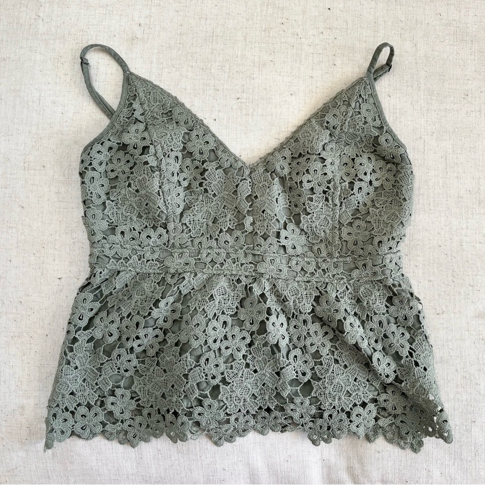 Abercrombie & Fitch Floral Lace Tank - M